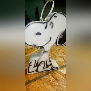 SNOOPY TRANSISTOR RADIO POWERS WITH BATTERY, 1958 BY DETERMINED PRODUCTION.rare